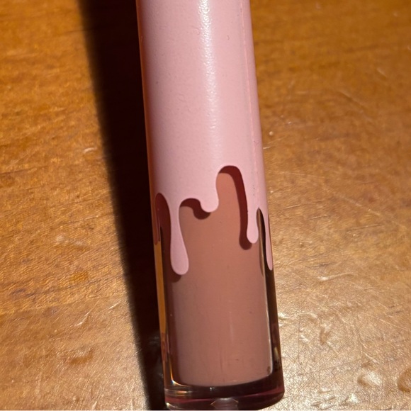 Kylie Lip Shine Lacquer You’re Cute Jeans - Picture 8 of 16